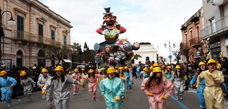 Carnevale di Putignano, le sfilate e gli appuntamenti da non perdere