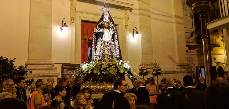 Noci festeggia la B.V. Maria Addolorata