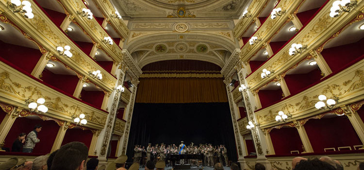 La Banda Militare CRI incanta il Teatro Marrucino di Chieti