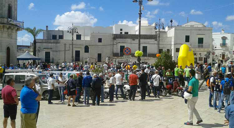 vespa-club-noci-motoraduno-piazza-ceglie