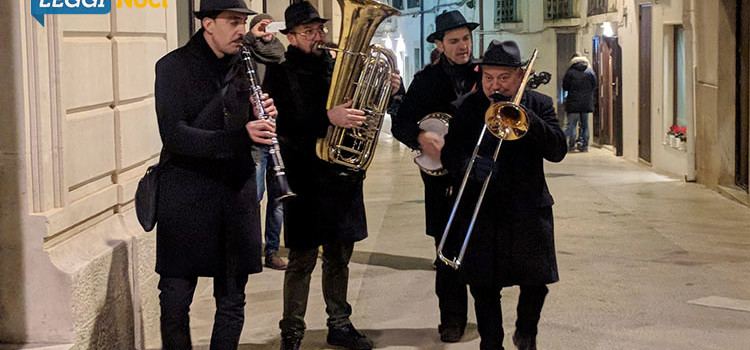 “Festa di Natale”: musica, teatro e artisti di strada fanno rivivere il cuore di Noci