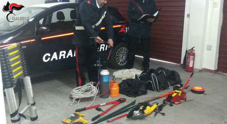 Reati contro il patrimonio: Carabinieri recuperano attrezzi di una banda di ladri