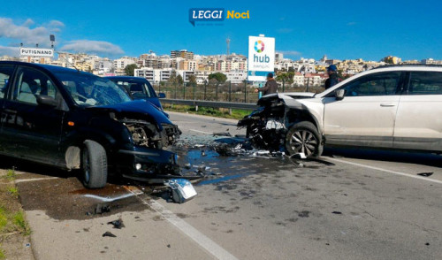 Scontro a tre alle porte di Putignano, grave nocese