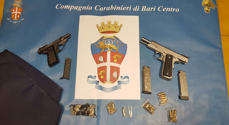 Interrotto summit criminale a Japigia: sequestrate due pistole e un giubotto antiproiettile