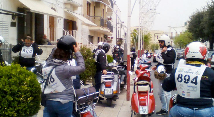 Vespa-Club-moto-casco