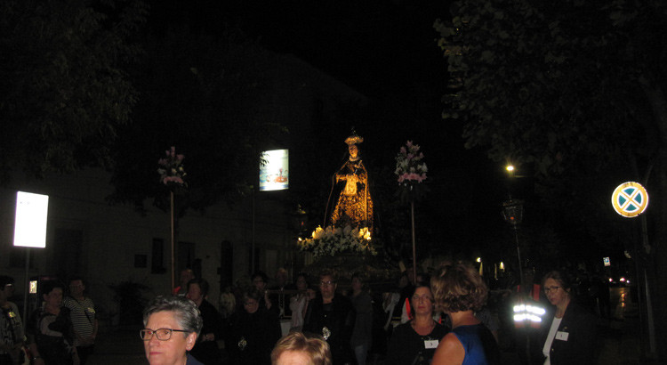 In processione per la Madonna Addolorata