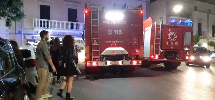 Vigili del fuoco per probabile cortocircuito in un pub nocese