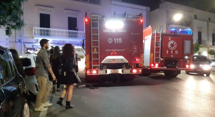 Vigili del fuoco per probabile cortocircuito in un pub nocese