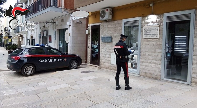 Modugno: rubano in un negozio e fuggono. I Carabinieri arrestano una donna e denunciano la complice