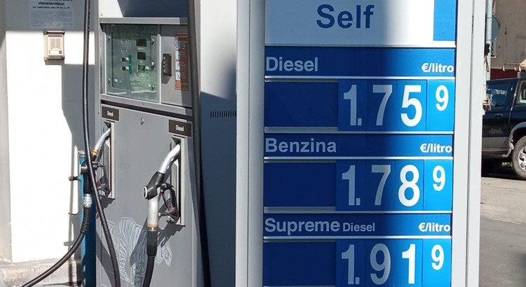 Noci: calmierato il prezzo dei carburanti