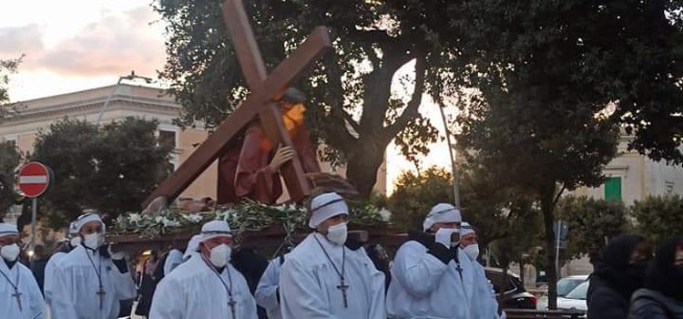 Folta partecipazione alla “Processione dei Misteri”